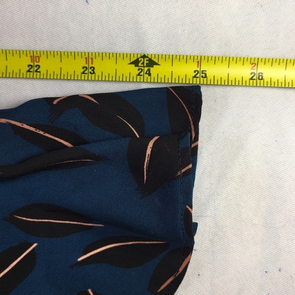 CAbi Shadow Leaf Blouse Size M Long Bell Sleeves V Neck Chiffon Pullover Relaxed - Picture 11 of 13